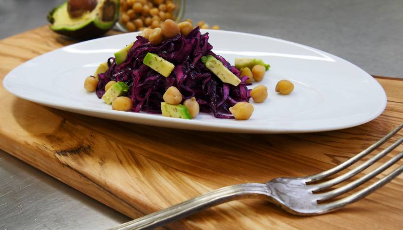 Rotkraut-Kichererbsen Salat