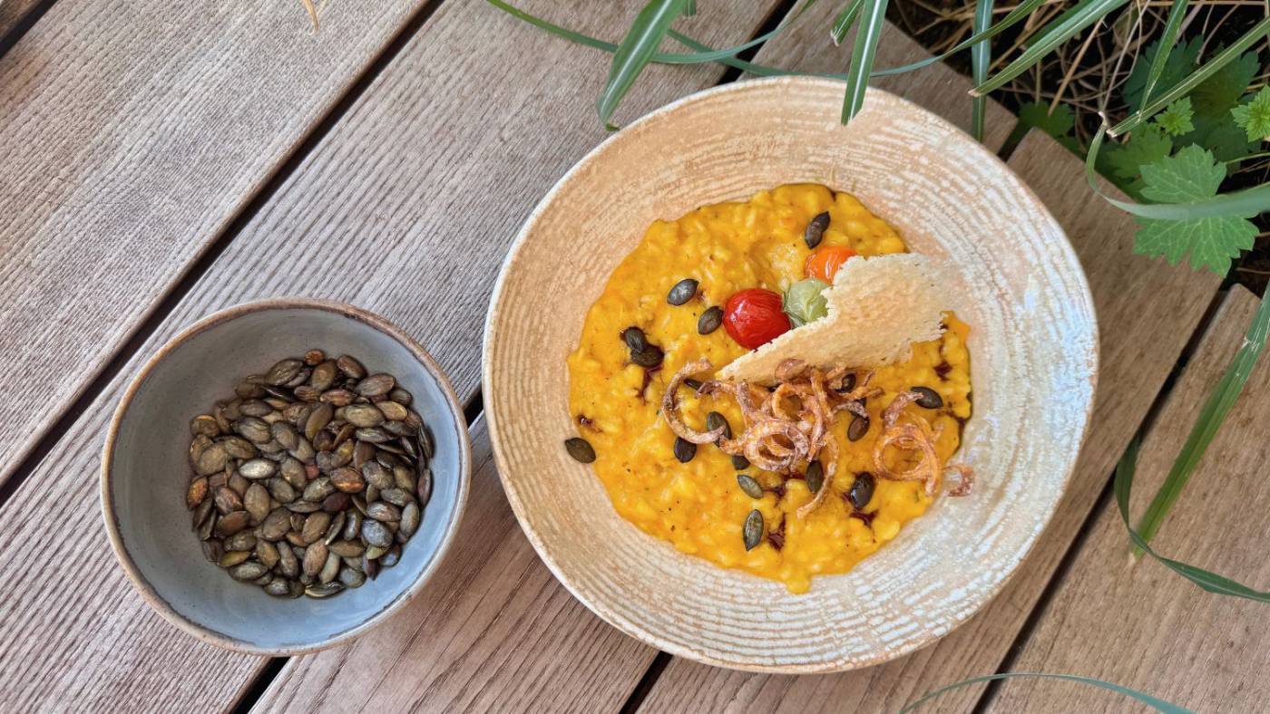 Bio-Kürbisrisotto mit Parmesankräcker