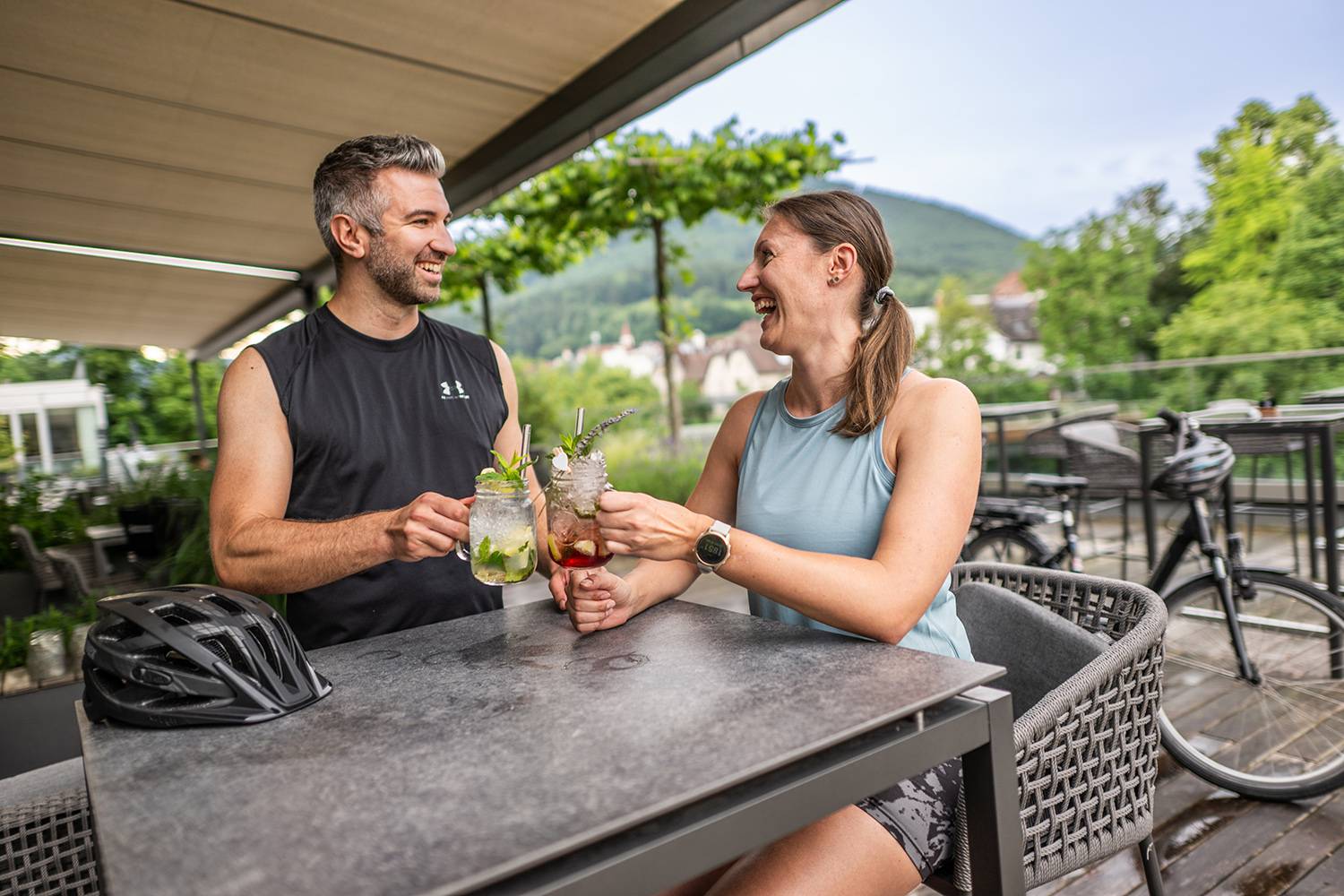 Erfrischungsgetränk auf der Terrasse