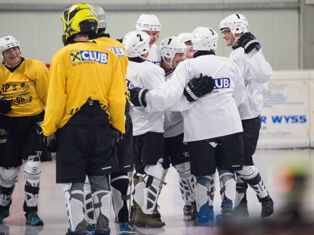 Eisfußball