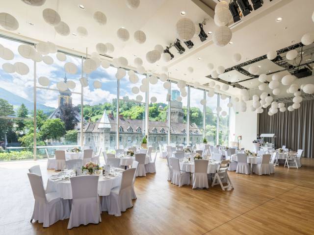 Großer Festsaal in der Hochzeitslocation