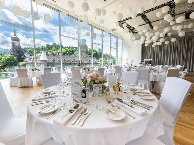 Romantisch dekorierter Saal in der Hochzeitslocation in Niederösterreich