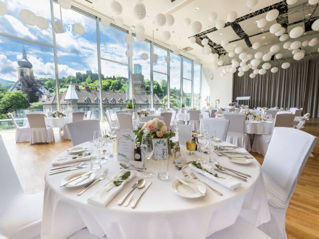 Großer Festsaal in der Hochzeitslocation