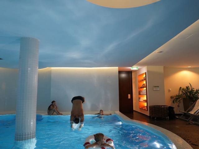 Pool und Wellness im Schloss