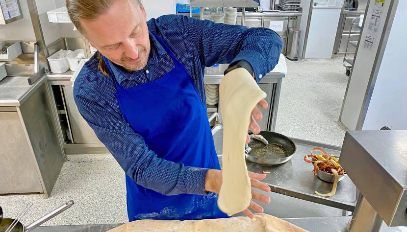 Apfelstrudel backen