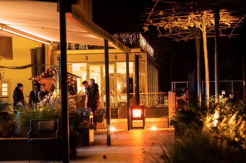 Punsch auf der Sundowner Bar im Schloss an der Eisenstrasse