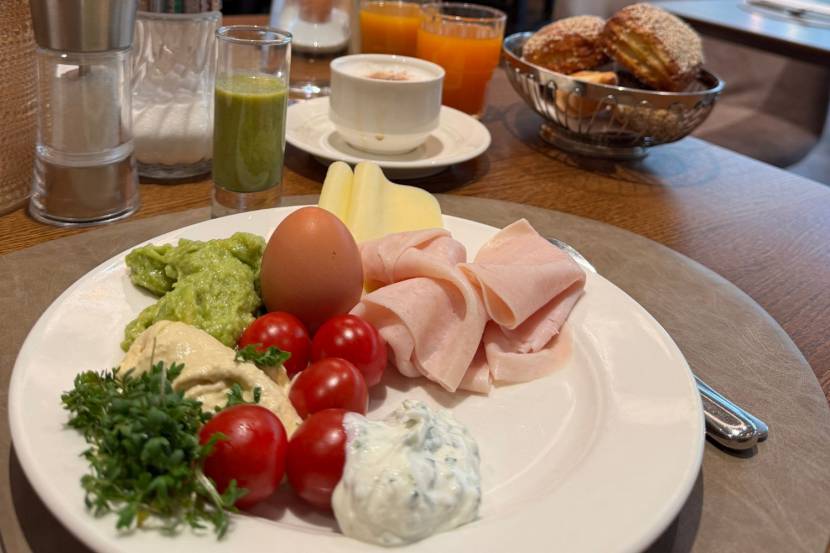 Frühstücken im schloss an der Eisenstrasse