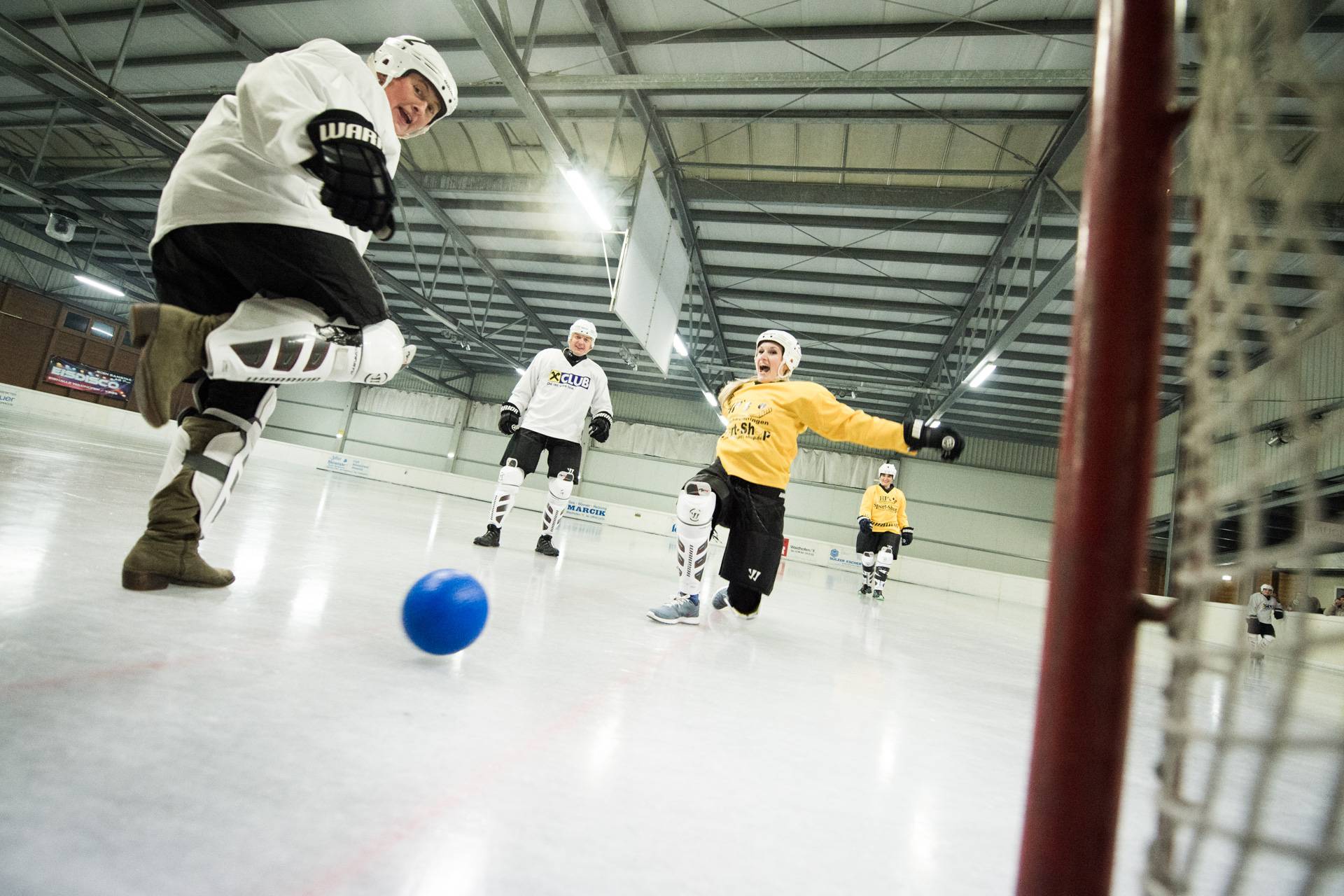 Eisfußball als Incentive bei der Weihnachtsfeier in Niederösterreich