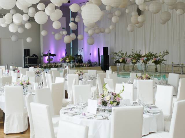 Romantisch dekorierter Saal in der Hochzeitslocation in Niederösterreich