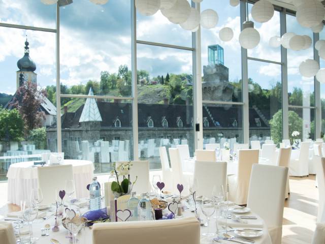 Hochzeitssaal mit Panoramaausblick im Schloss an der Eisenstrasse