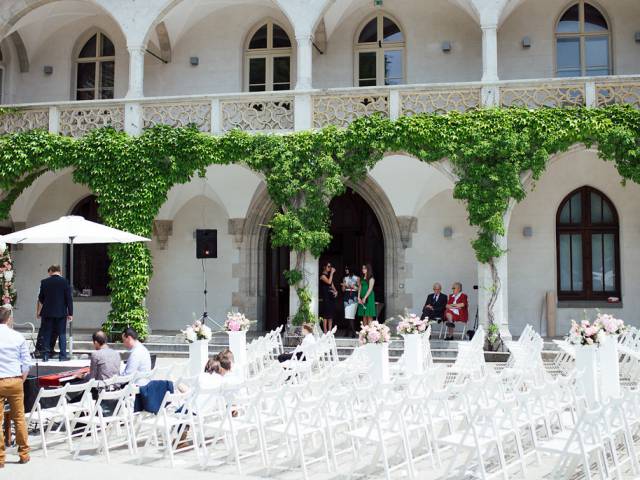 Hochzeit im Arkadenhof vom Schloss Rothschild