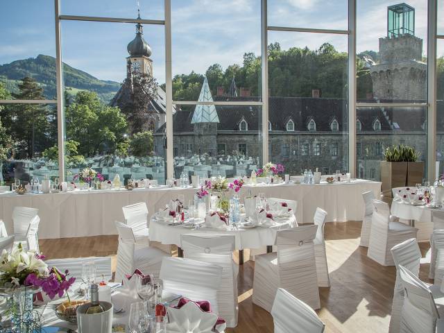 Großer Festsaal in der Hochzeitslocation