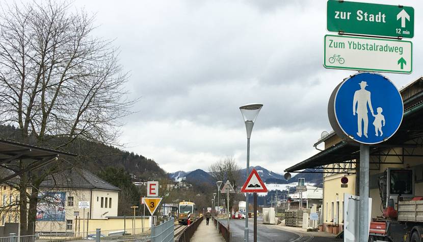 Vom Bahnhof zu Fuß zum Schloss