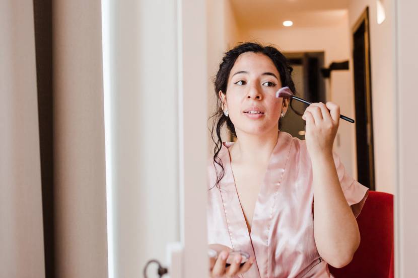Aranza macht das Make-Up für ihren großen Tag selber