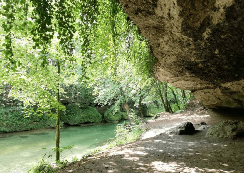 Neben Wasser und durch Schluchten wandern