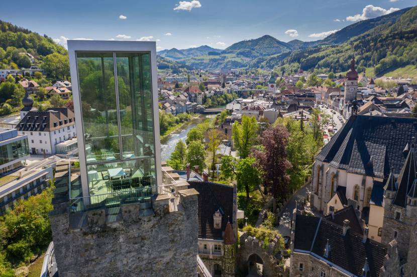 Schlossturm mit Glaskubus