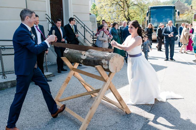 Baumstamm sägen Hochzeit