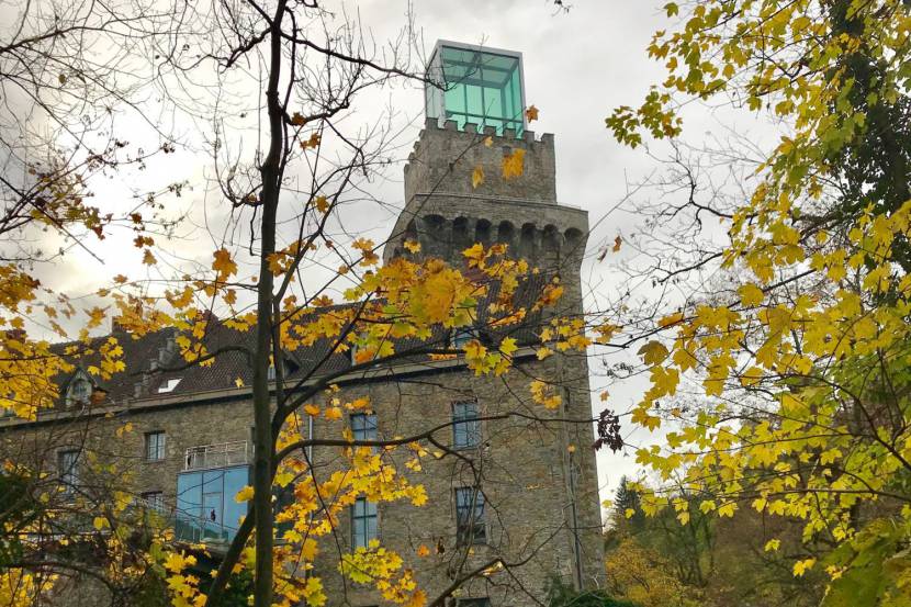 Schlossturm mit Glaskubus