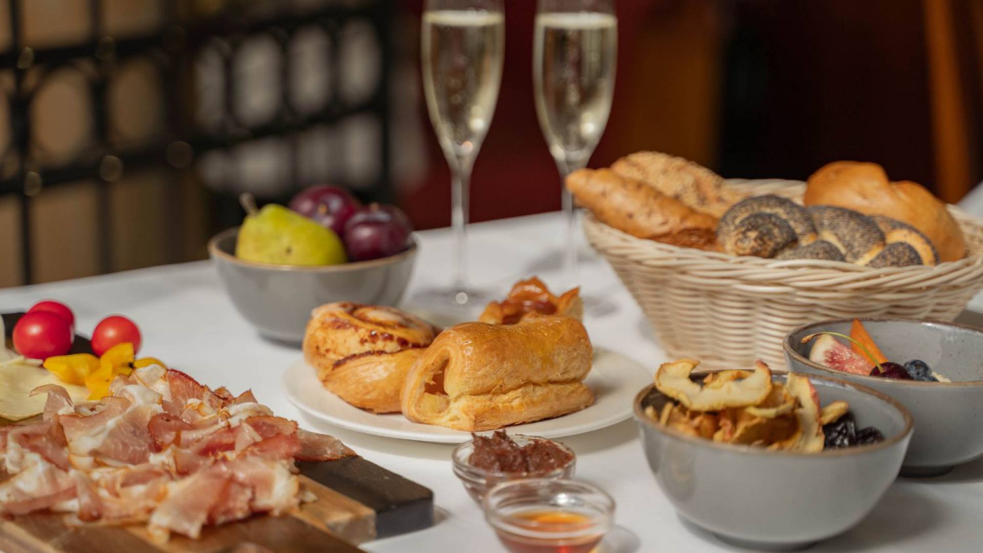 Breakfast in the castle