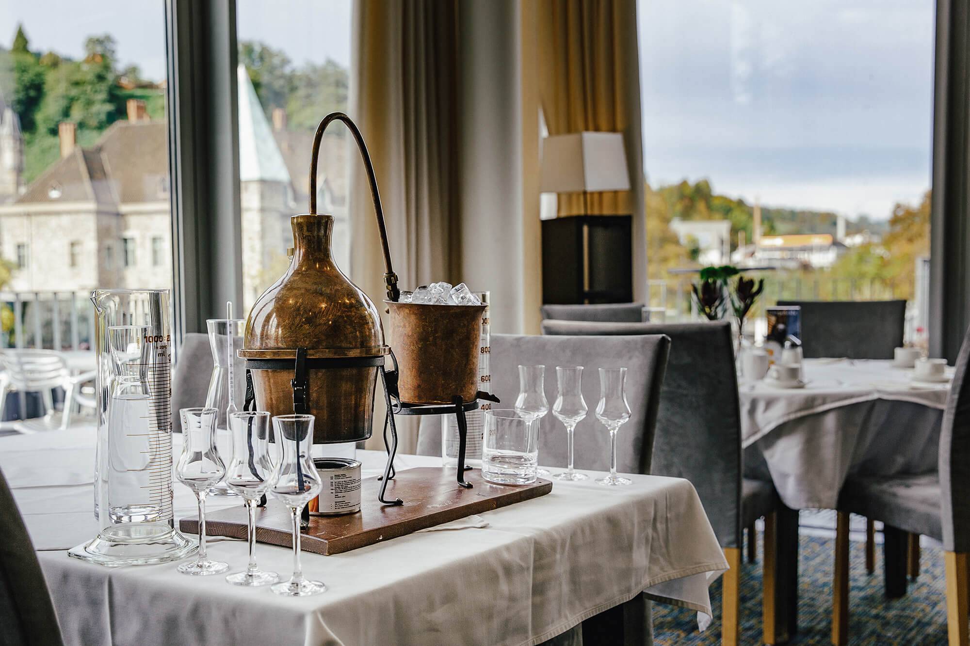 Grandma's Schnapps - Das Schloss an der Eisenstrasse