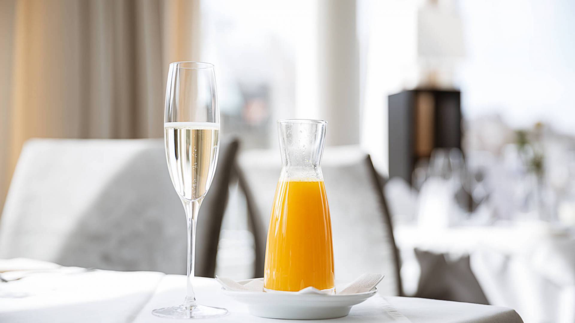 frisch gepresster Orangensaft mit Schaumwein