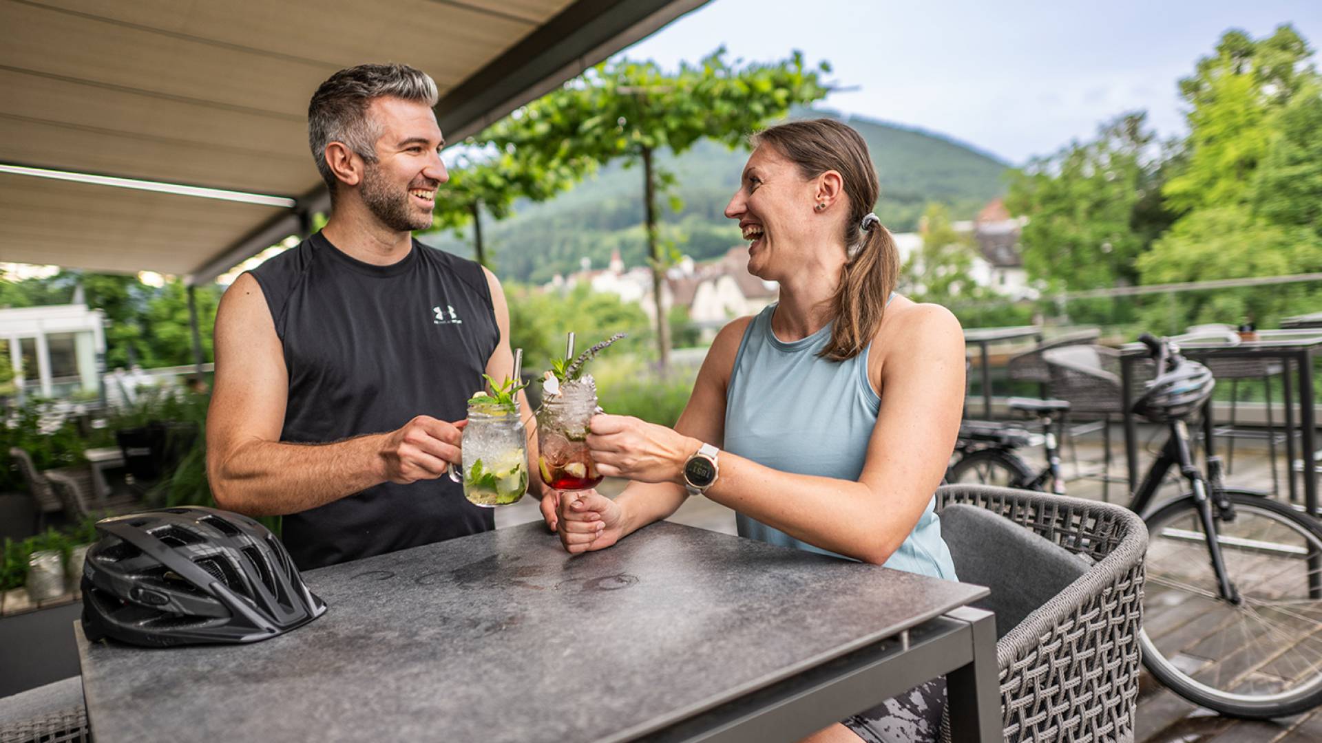 Erfrischungsgetränk auf der Terrasse
